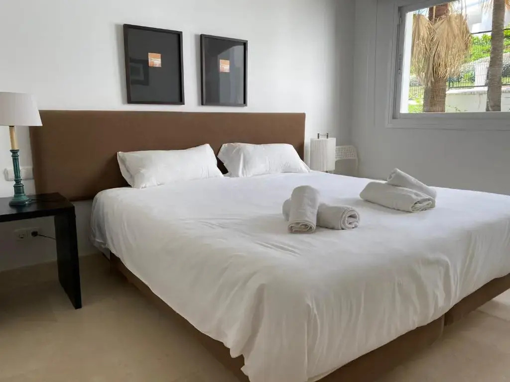 Spacious & sunny ground floor apartment close to Puerto Banus