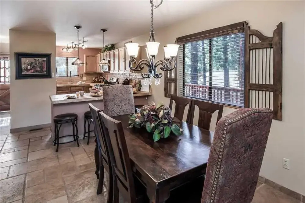 Sierras Grace - Three Bedroom Cabin with Hot Tub