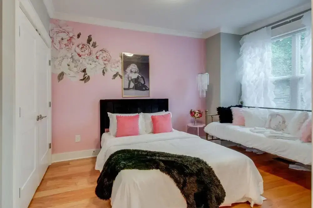 Booking Fast 12 Beds-large Yard