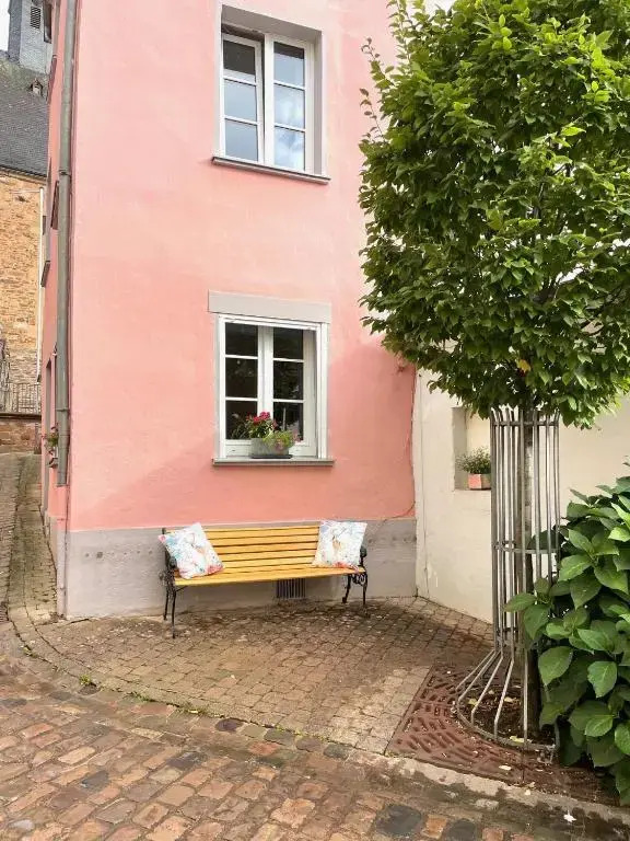 Neu im Angebot, uriges Ferienhaus in der Altstadt von Saarburg mit Sauna, Kinder Spielecke, 1000Mbit Wlan