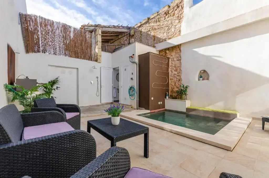 YourHouse Can Jordi, air conditioned holiday house with private pool
