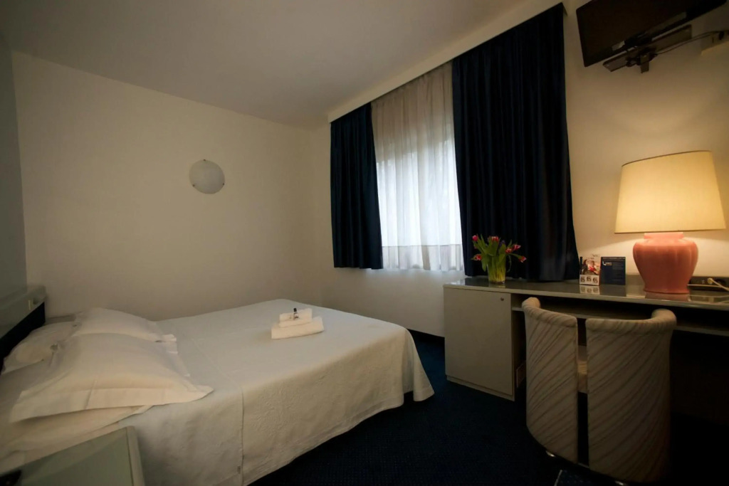Club Hotel