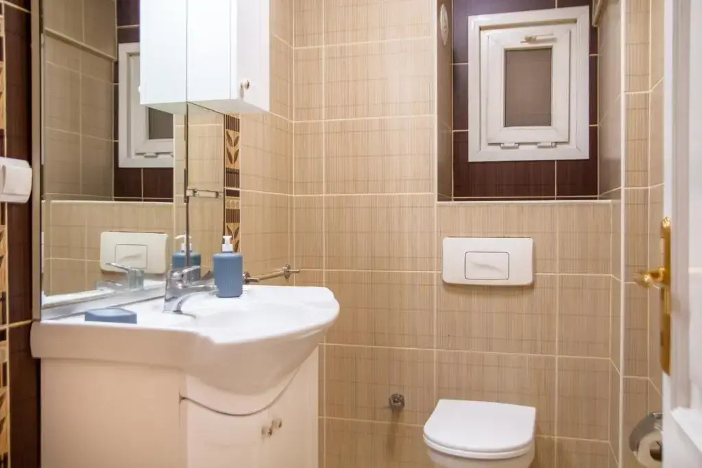 Spacious Flat With Sea View In Zmir Karsiyaka