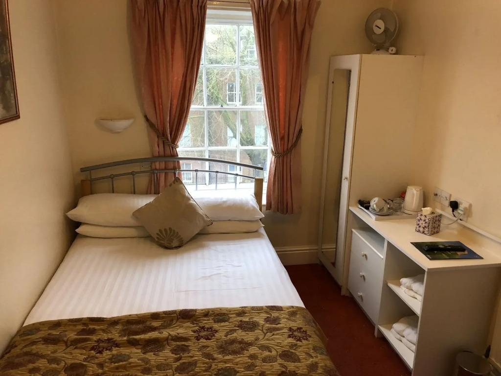 Diamonds Inn