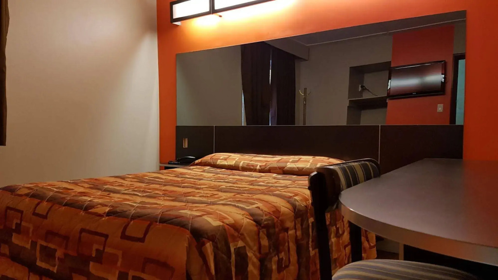 Budget Inn 2000