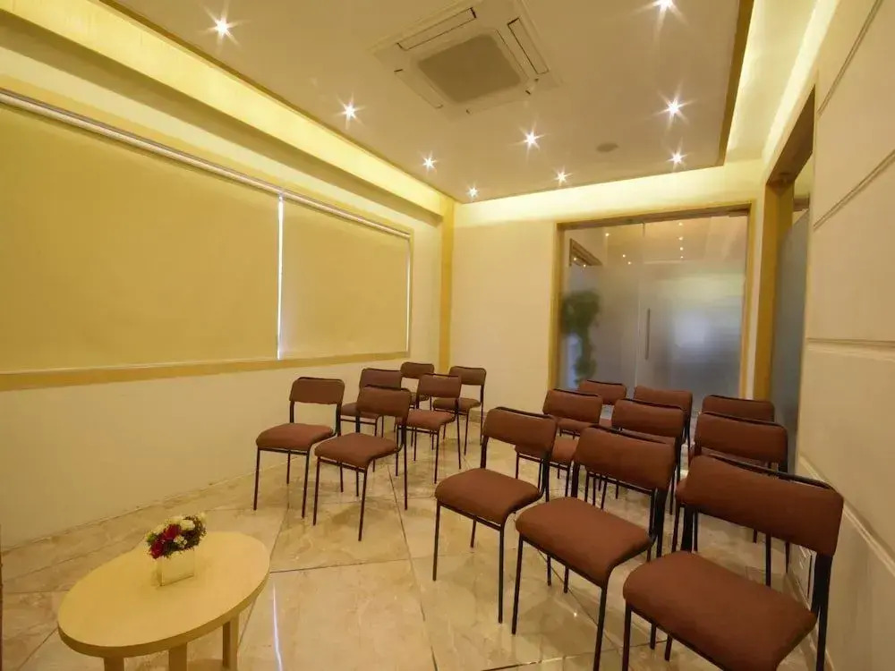OYO 3763 Naeeka Hotel