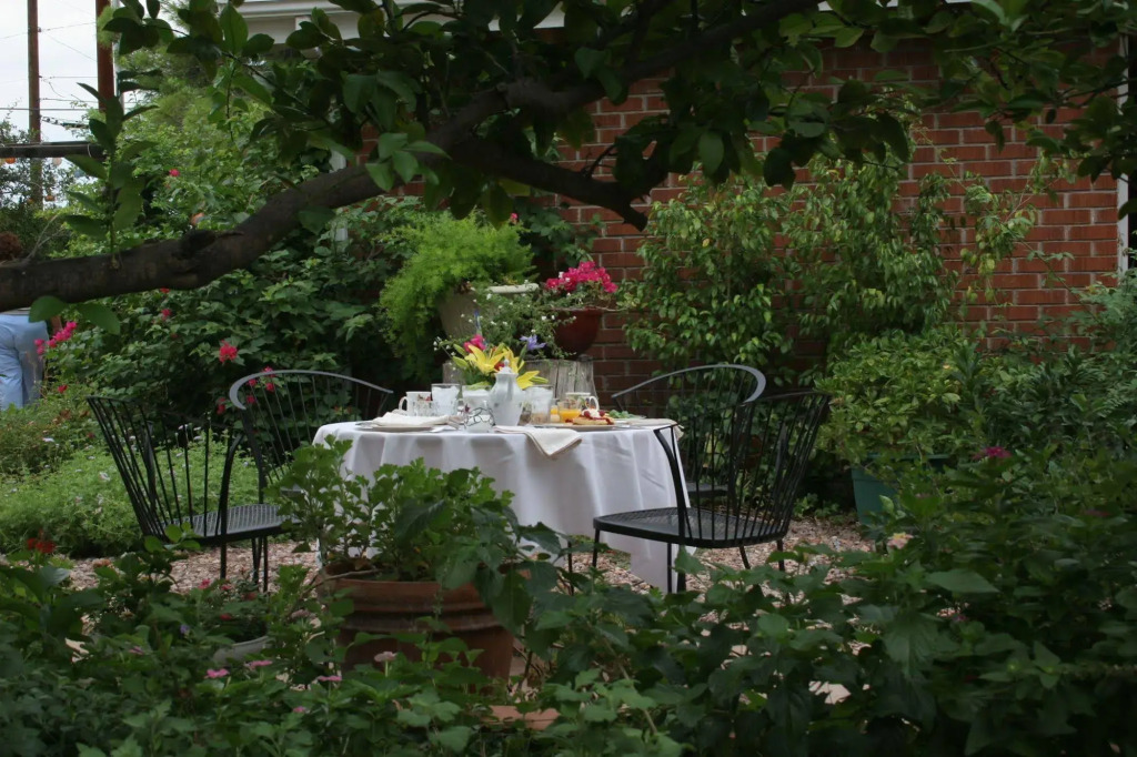 Mon Ami Bed and Breakfast