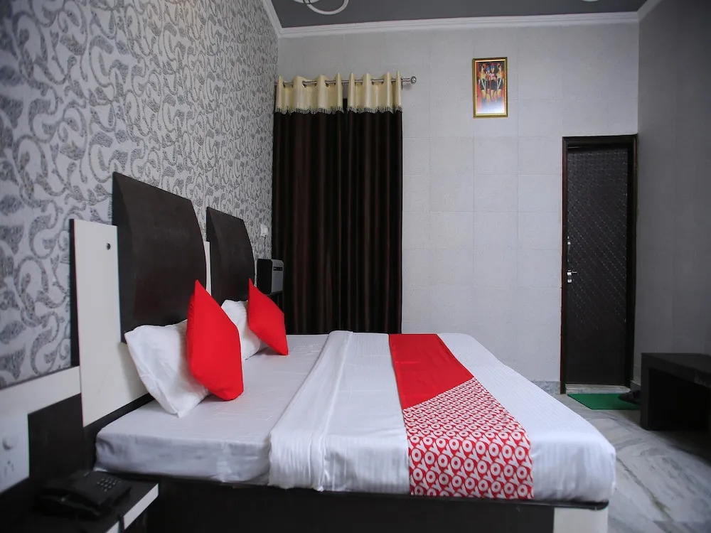 OYO 12842 Hotel Sumit Lodge