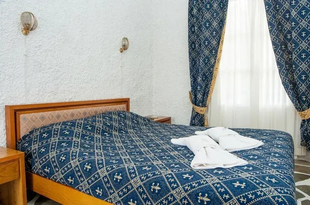 Manousos Rooms
