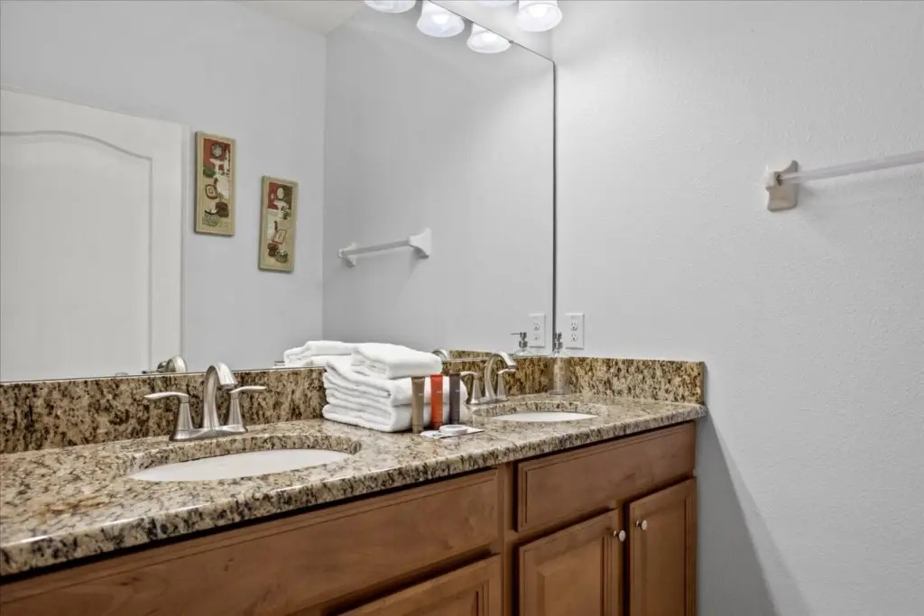5 Bedrooms 4 Bathrooms Paradise Palms 8981 Cp