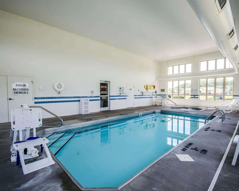 Quality Inn & Suites near Owensboro & Holiday World GOLD AWARD WINNER