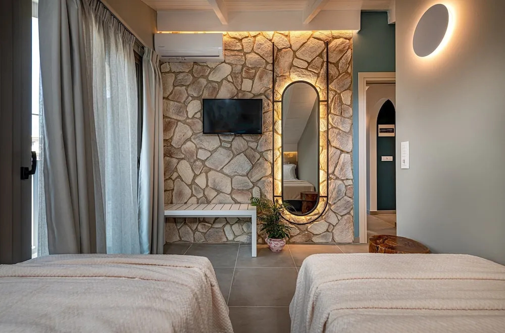 Horizon Apartments - Beachfront Luxury, by ZanteWize