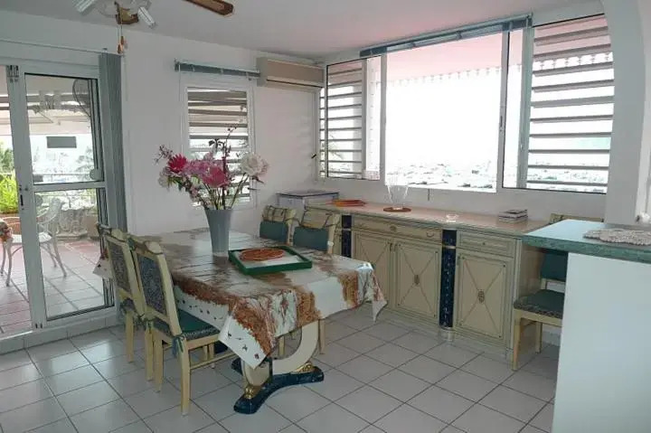 APPARTEMENT T 4 vue SUR MER