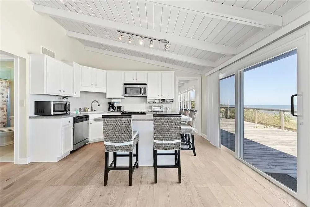 Coastal Charm, 2 Bedrooms, Ocean Front, Sleeps 6