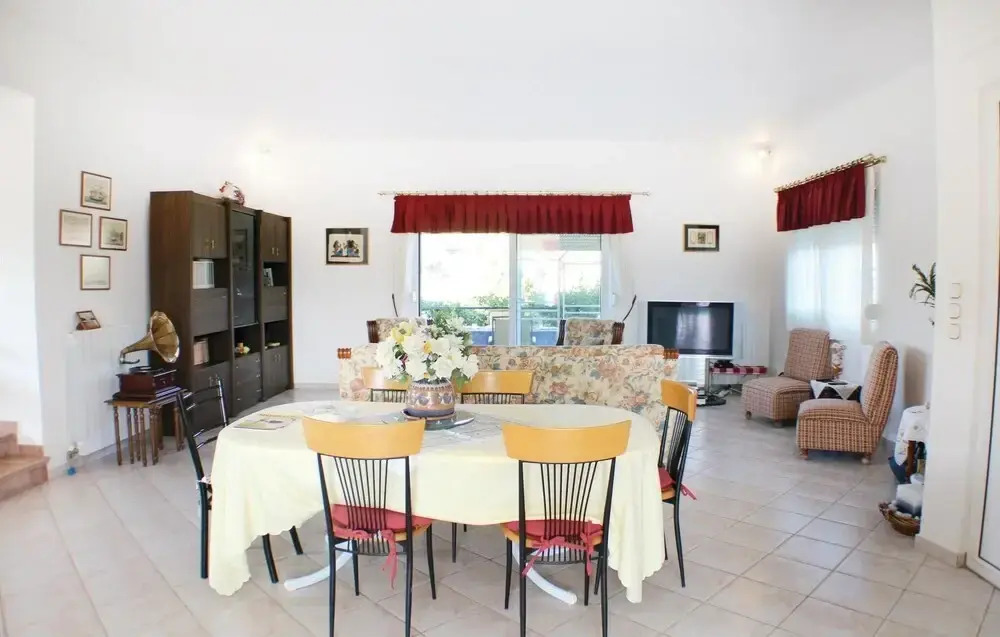 Beautiful Home in Xilokastro With 5 Bedrooms, Outdoor Swimming Pool and Swimming Pool