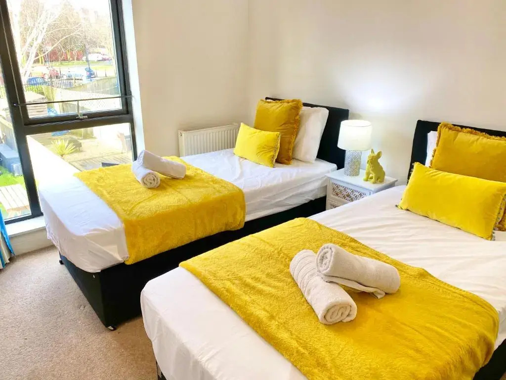 Spacious 5 bed townhouse Manchester, Salford Qauys - Two Bedroom with Parking