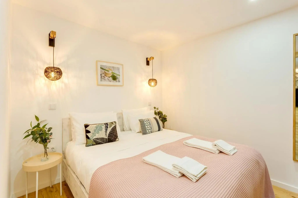 Riverside 2 Bedroom Apartment by DA'HOME