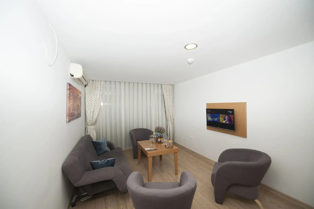 Regna Hotel
