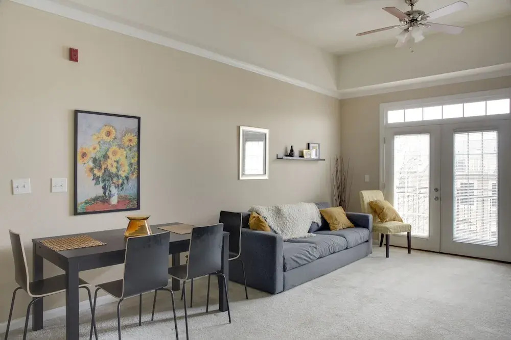 Southend 2 BR Apt near Stadium by Frontdesk