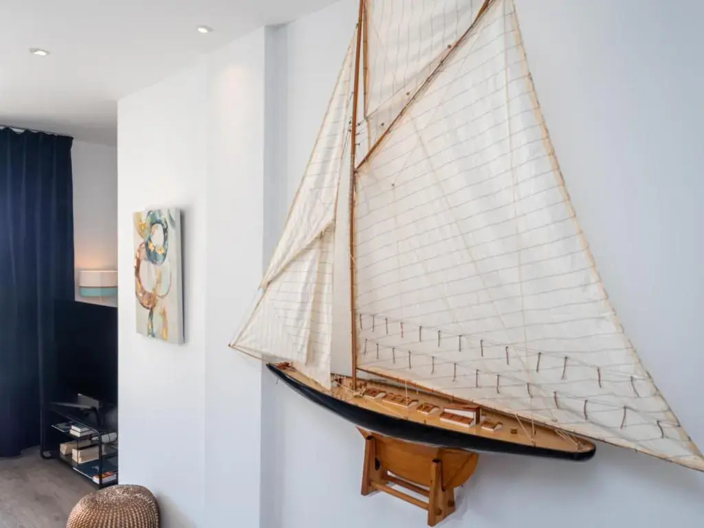 2313-Amazing new luxury apartment with three bedrooms