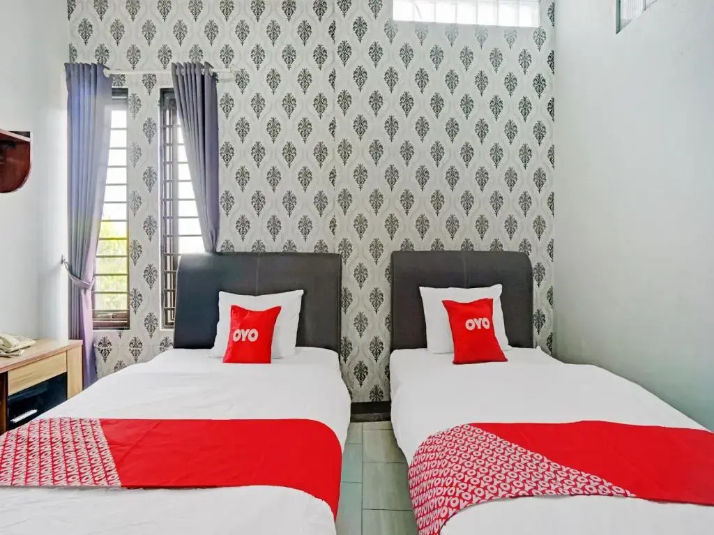 OYO 90396 The Halona Villa Batu