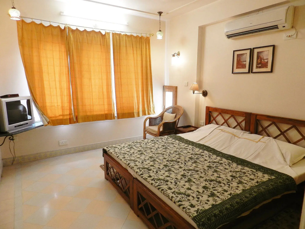 Om Niwas Suite Hotel