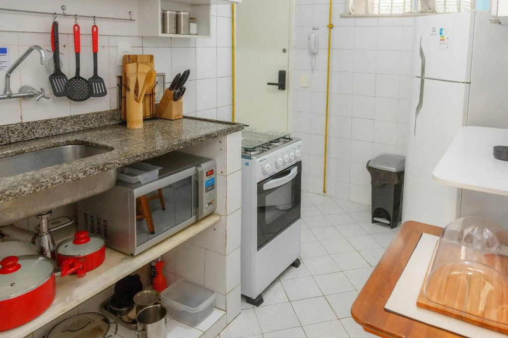 Jumpinbed Copacabana 14 - 2 bedroom apartment 100m from the beach.