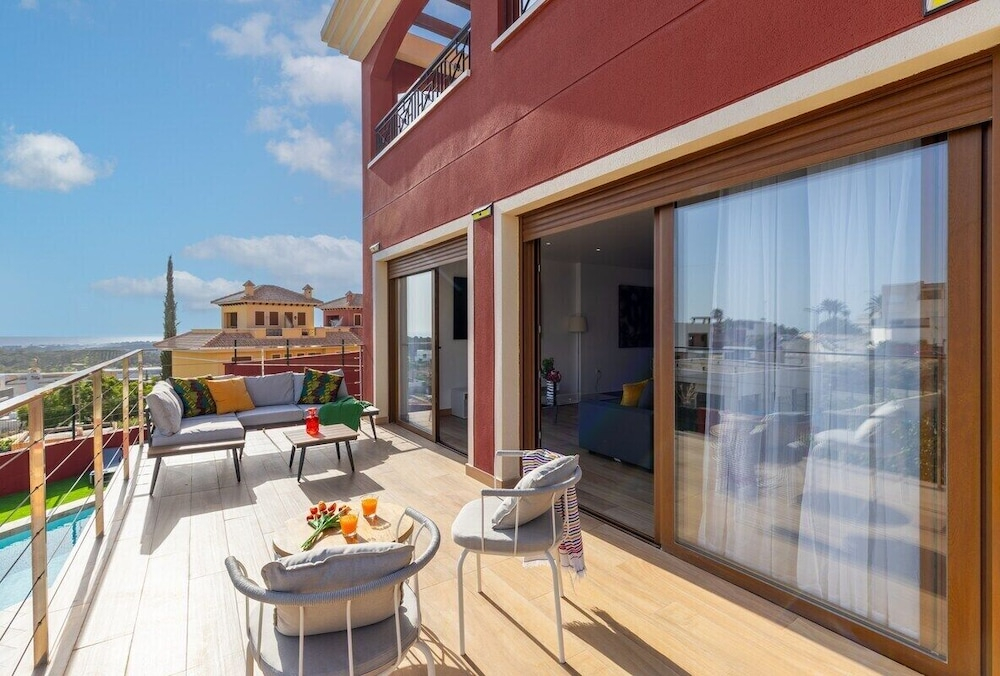 Beautiful Bay Views by Fidalsa