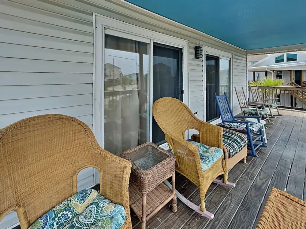 Sassy Seahorse by Topsail Realty