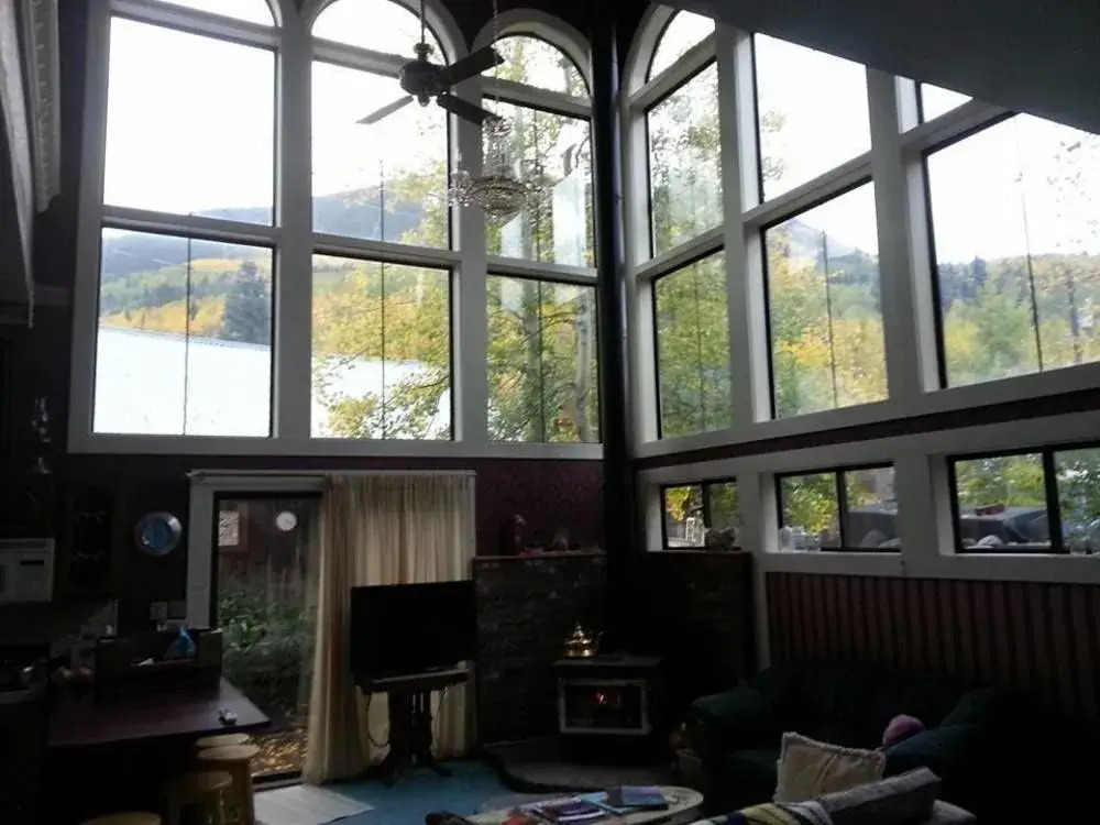 The Mine Shaft Inn Hotel & Hostel