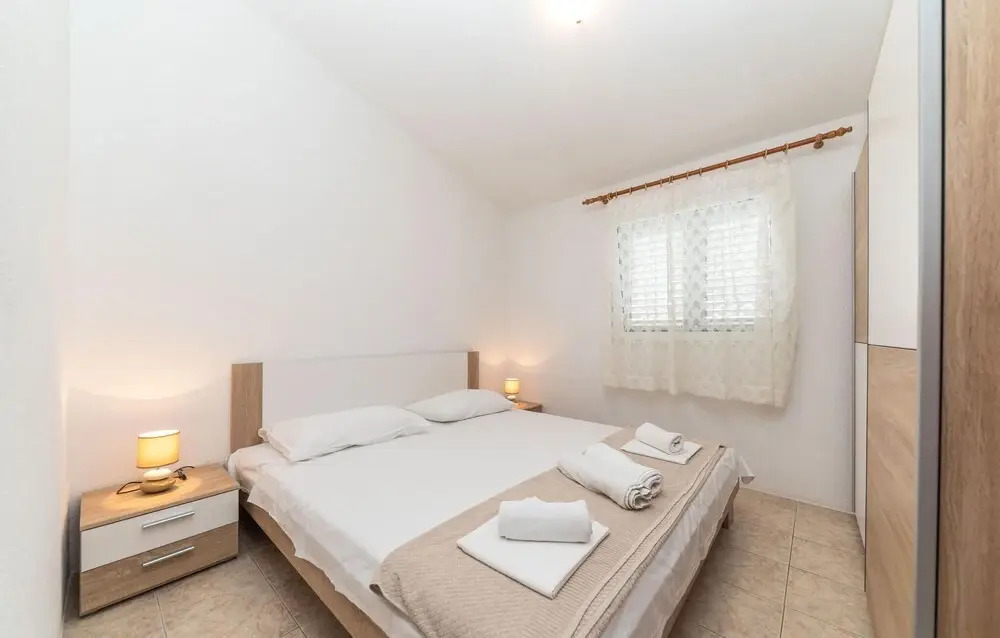 Nice Apartment in Vinisce With 2 Bedrooms and Wifi