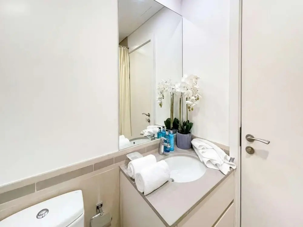 Fancy 2BR Apt Town Square