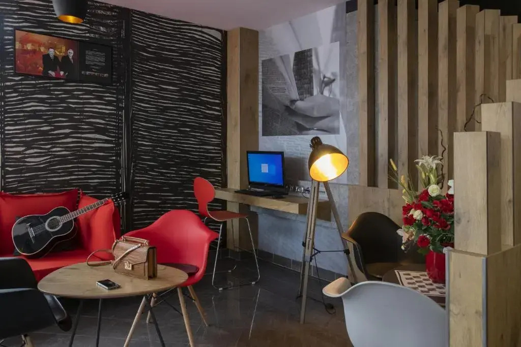 IBIS Cannes Mouans Sartoux Piscine parking gratuit