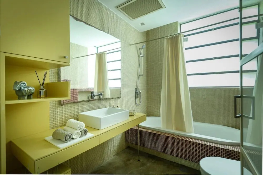 Spacious & Green 3BR Apt w Balcony