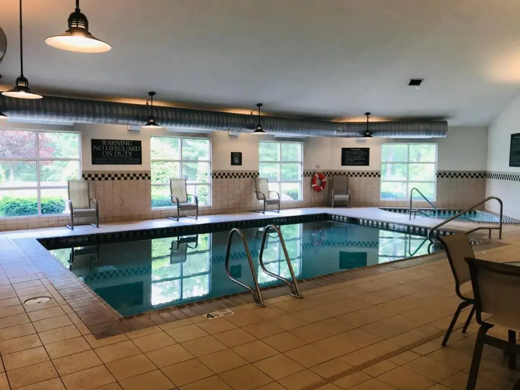 Country Inn & Suites by Radisson, Queensbury - Lake George , NY