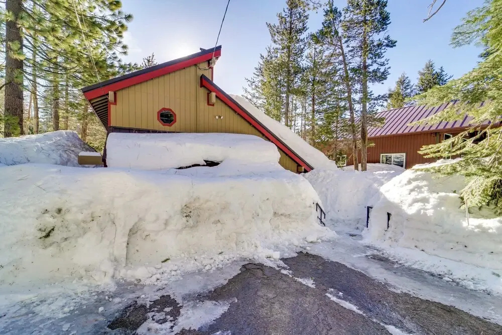 6 Mi to Sugar Bowl Resort: Soda Springs Cabin