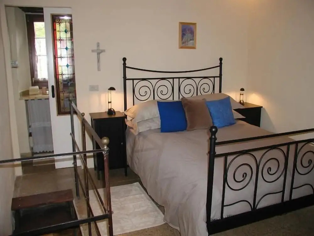 Adorable Tuscan Cottage With Beautiful Garden Just Outside Lucca, Sleeps 2