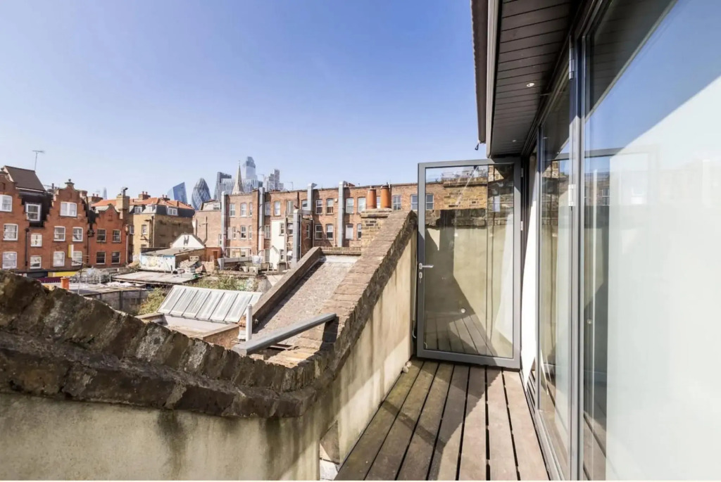 Woo-16 Woodseer Luxurious Town House With Garden Near Brick Lane