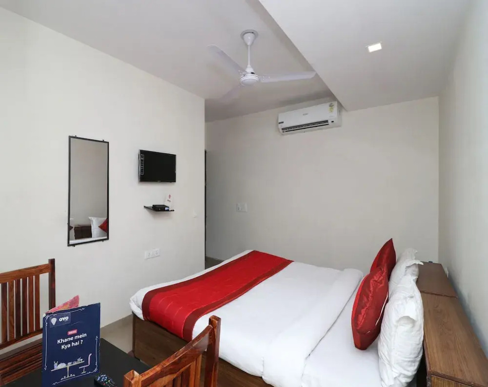 OYO 13301 Mayesha residency