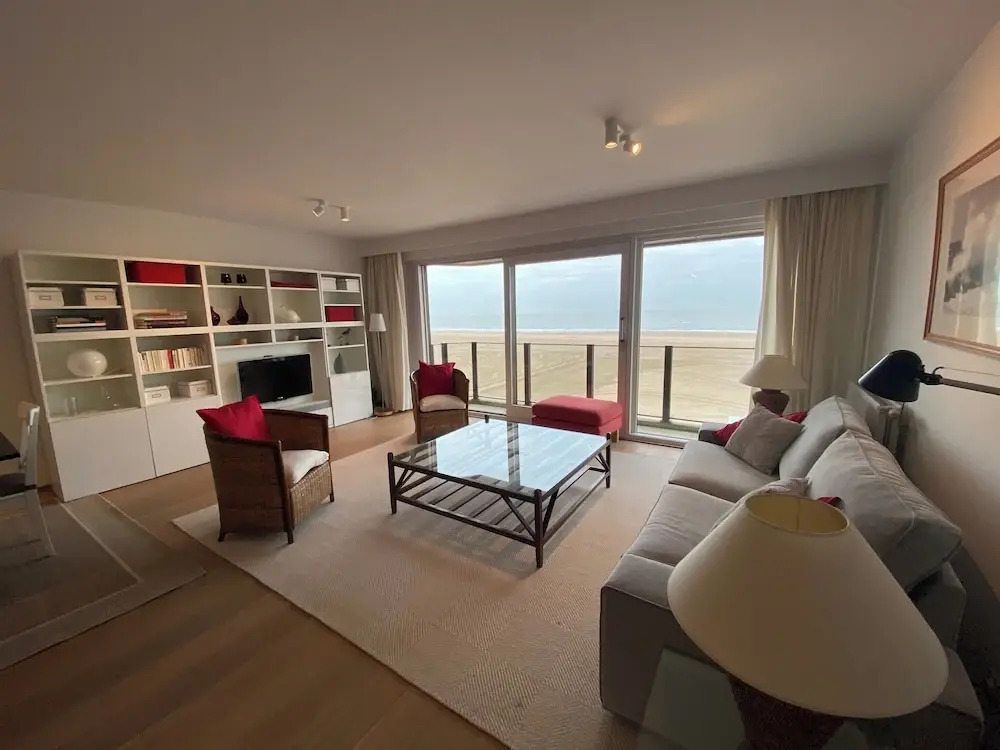 Seafront Palm Beach Stay