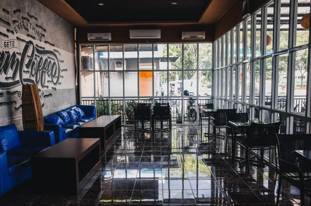 RedDoorz Plus near Sultan Hasanuddin Airport