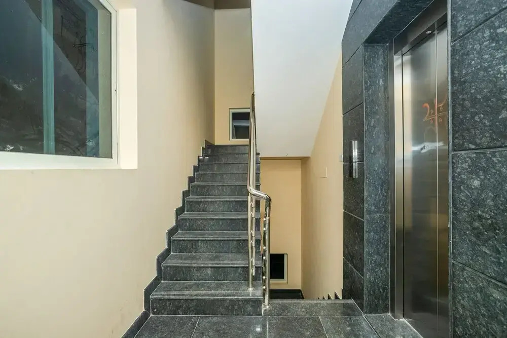 Oyo 28119 Omkar Global Inn