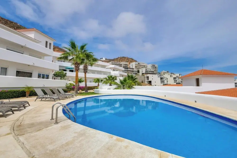 Chic Cabo Condo - Walk to Marina & Downtown!