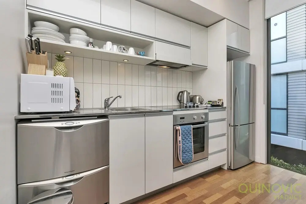 QV Refined Viaduct Harbour Apt - 879