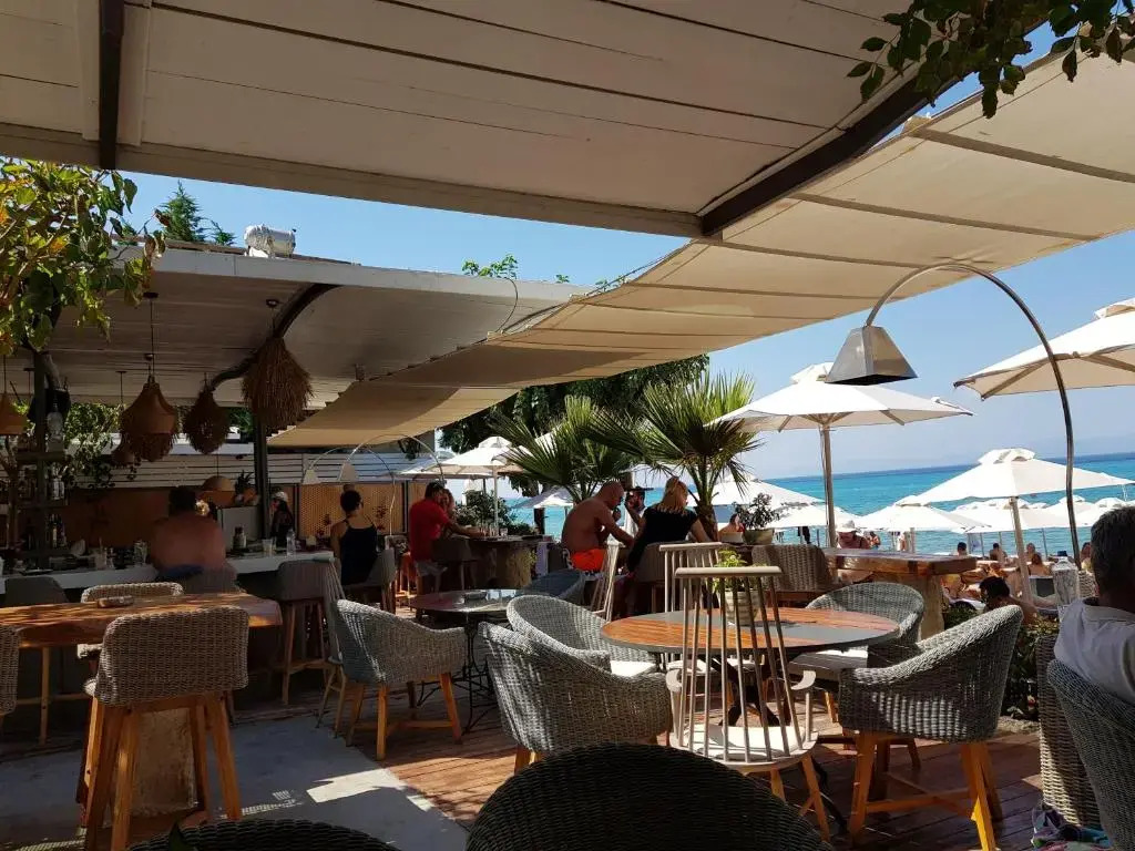 Luxury 2br apartment 50m from beach