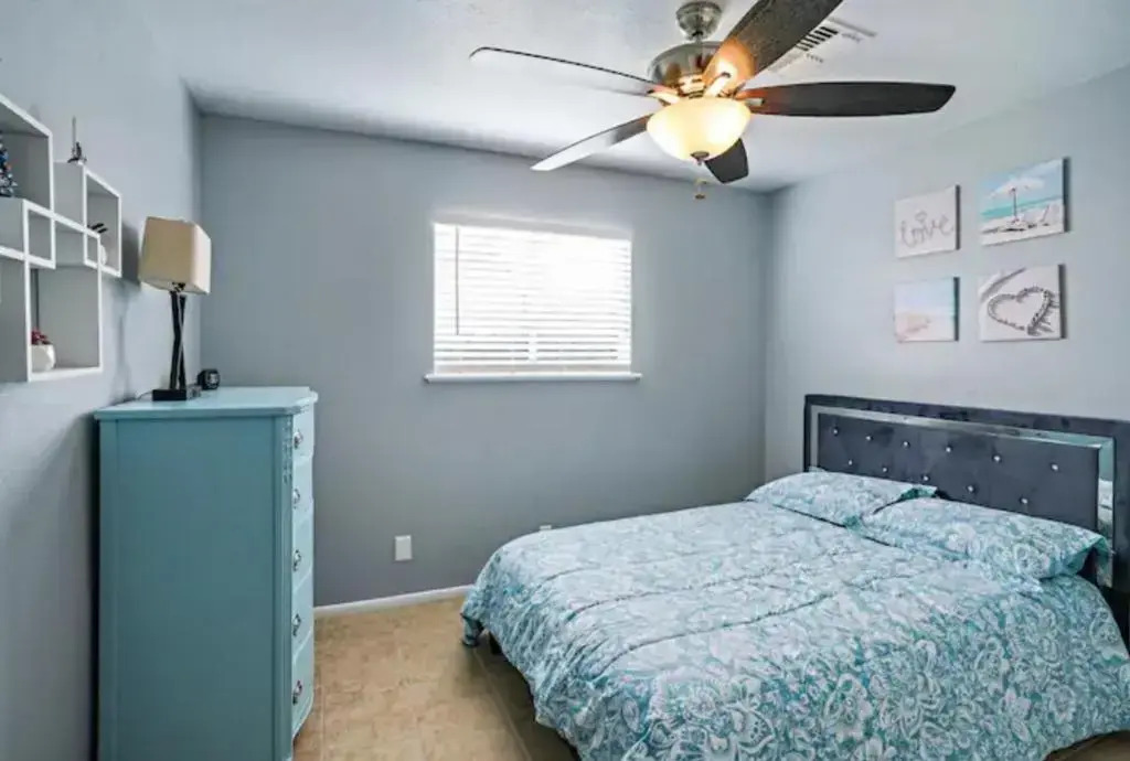 Pet Friendly 3BR 15BA w 65 TVs Nearby Shopping - Birchwood
