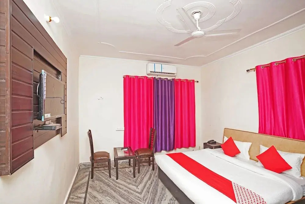 OYO 30480 Hotel Mohan Palace