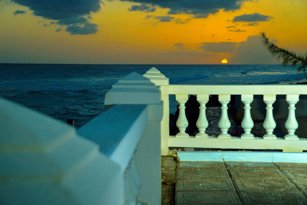 Dover Beach Hotel