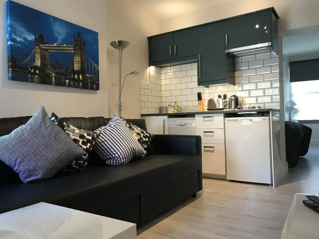 SHQ Apartments