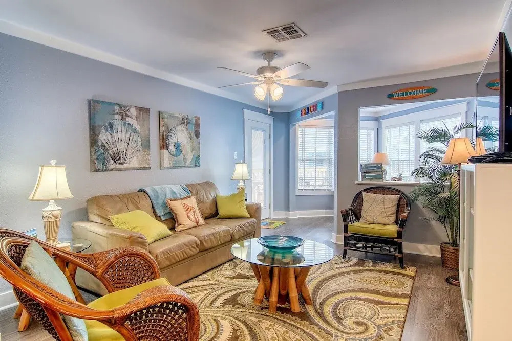 Breezy Bungalow 2 Bedrooms 2 Bathrooms Condo
